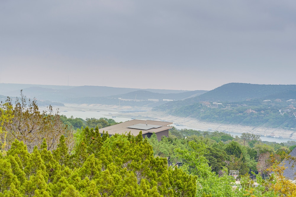 Jonestown Condo on Lake Travis w/ 2 Balconies! - Property Image 21
