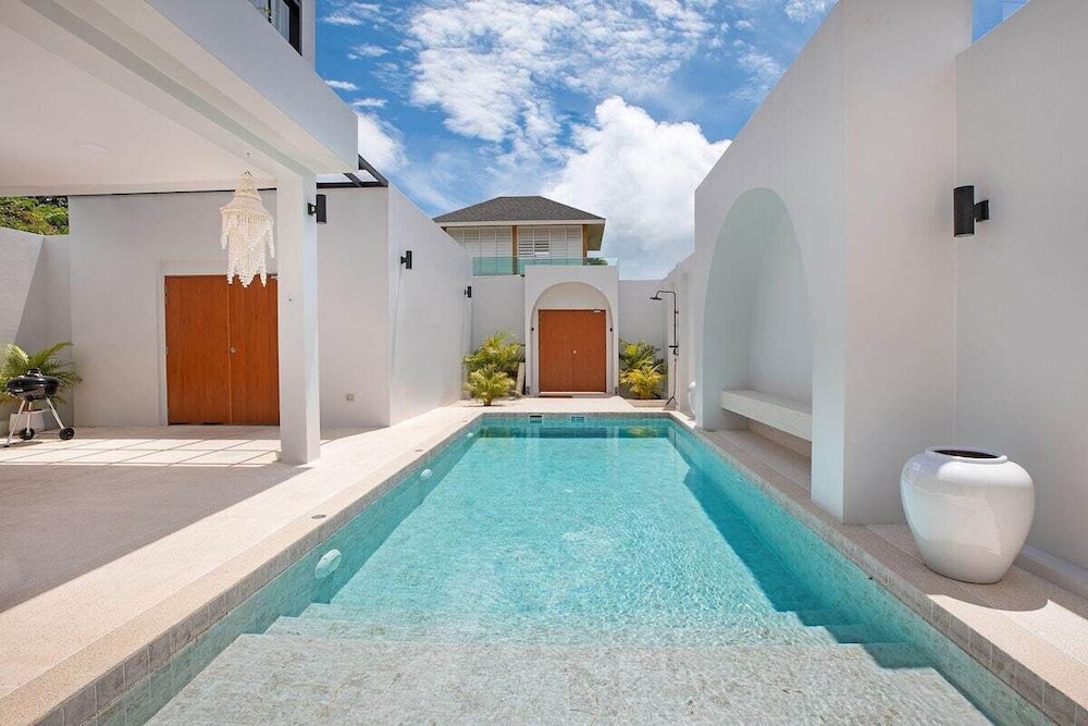Mediterranean-Asian 3BR Villa Cristina