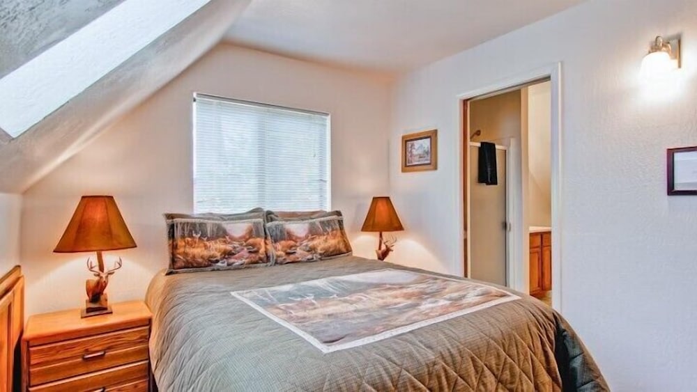 Scenic Wonder Pinetree Retreat 3 Bedroom view 2