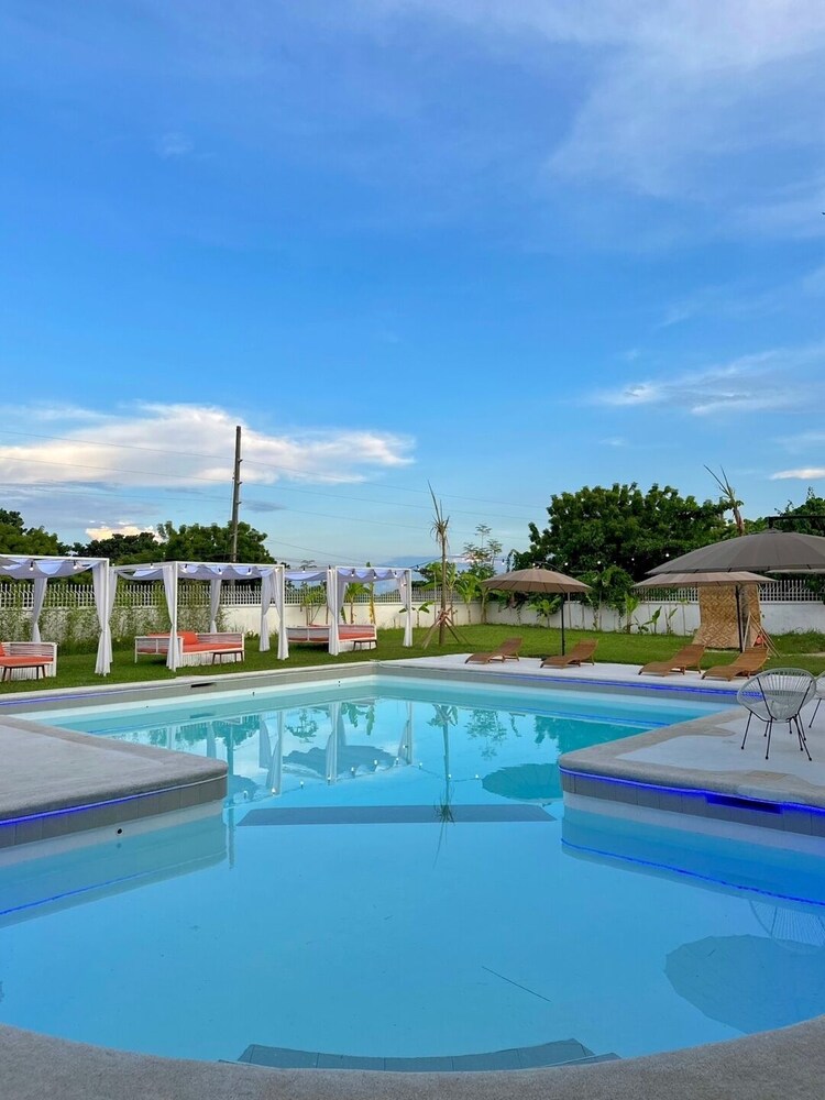 cclim privae resort with pool party