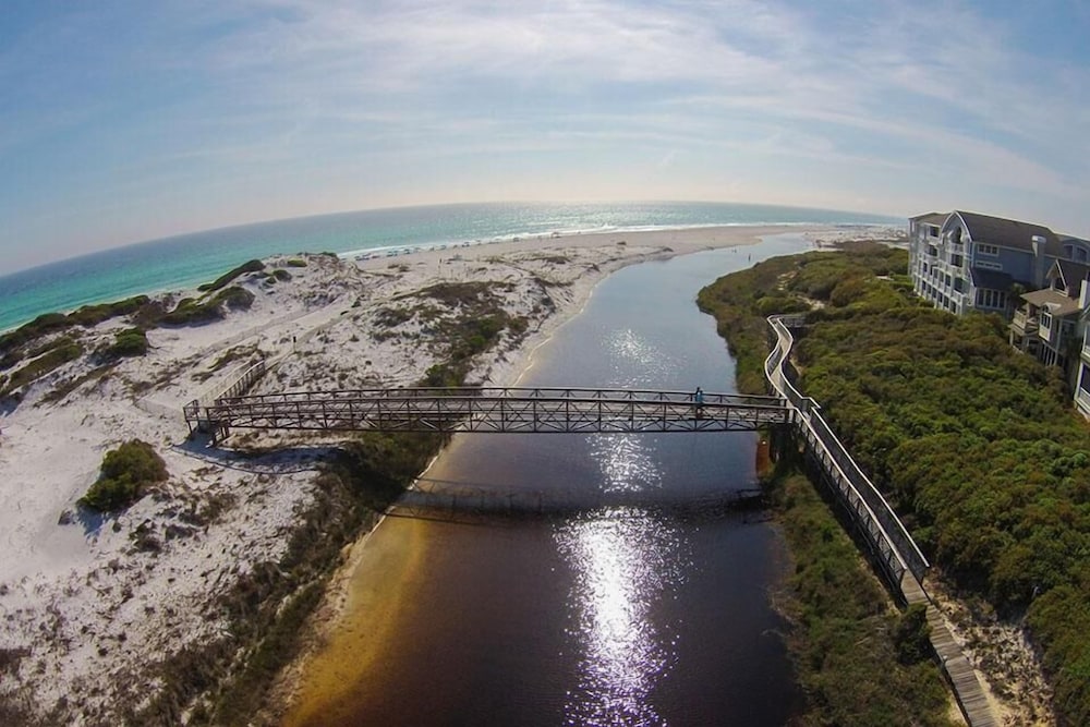 At the Waters Edge 4 Bd Holiday Home by Five Star Properties