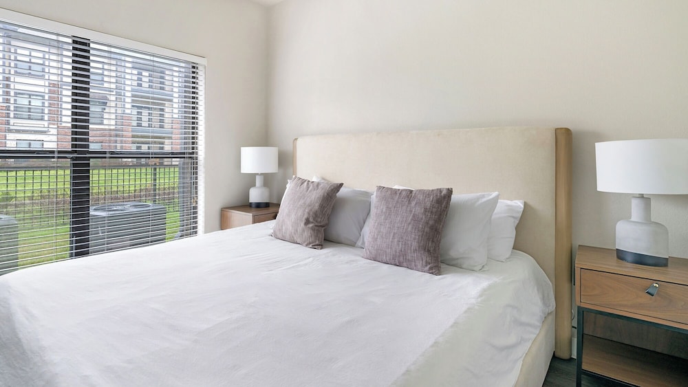 Landing Apartments - Grand Harbor