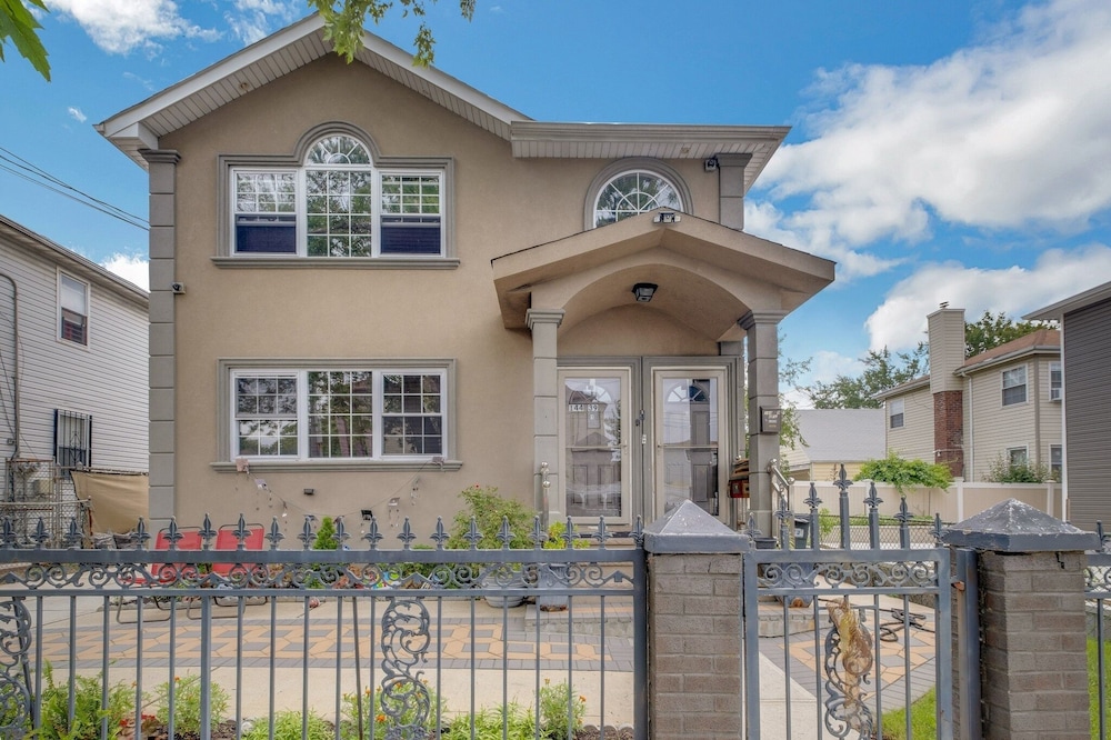 Modern Cozy 3br Home Just 10 Mins From Jfk! 3 Bedroom Residence by RedAwning view 3