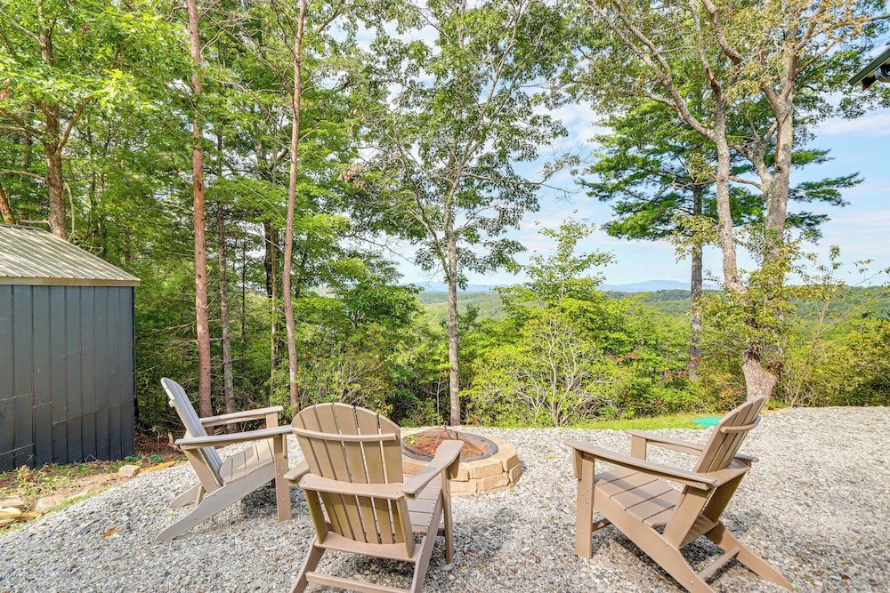 Deck, Panoramic Views: Serene Mineral Bluff Cabin!