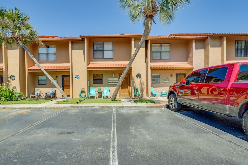 Walk to Beach: PCB Condo w/ Oceanfront Pool Access