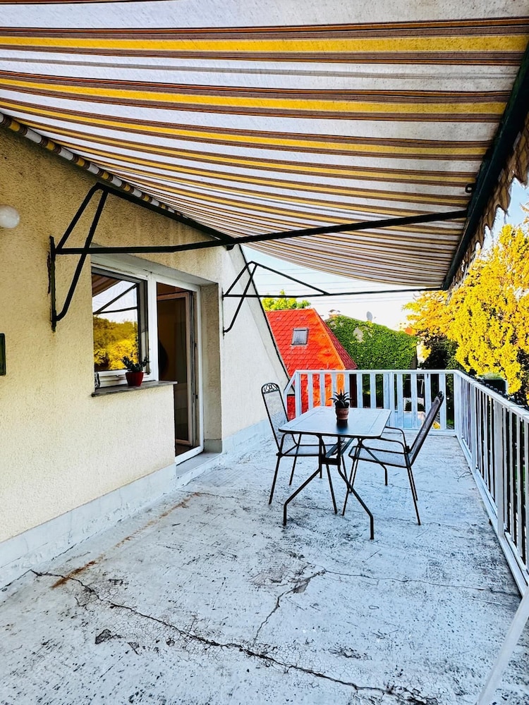 Cozy Garden Villa near Danube For 16P