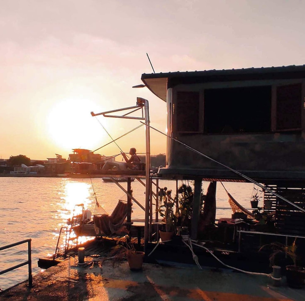 Sabai Sabai Liveaboard Bangkok