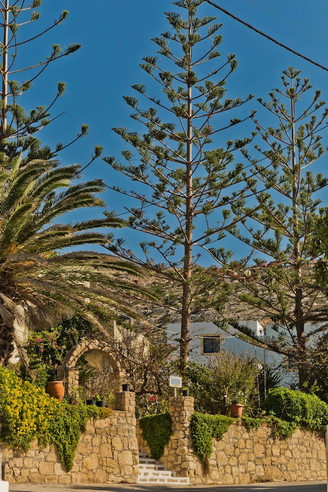 Montemar Studios & Apartments