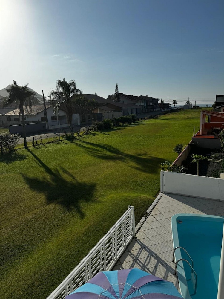 Casa de Praia Brisa do Oceano com Piscina Privativa - São Francisco do Sul