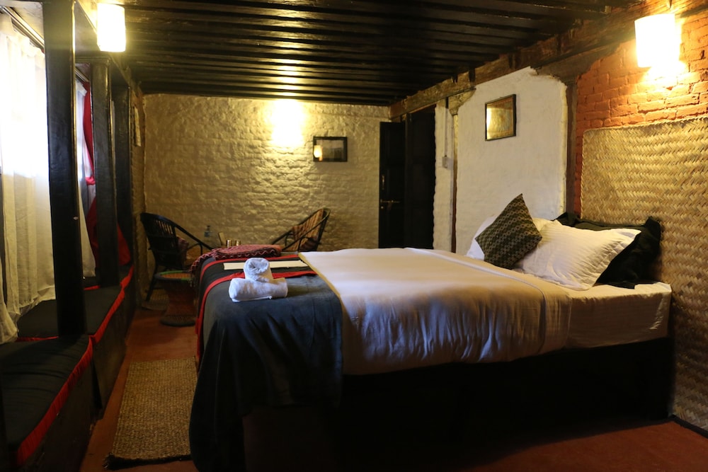 Hira Guest House