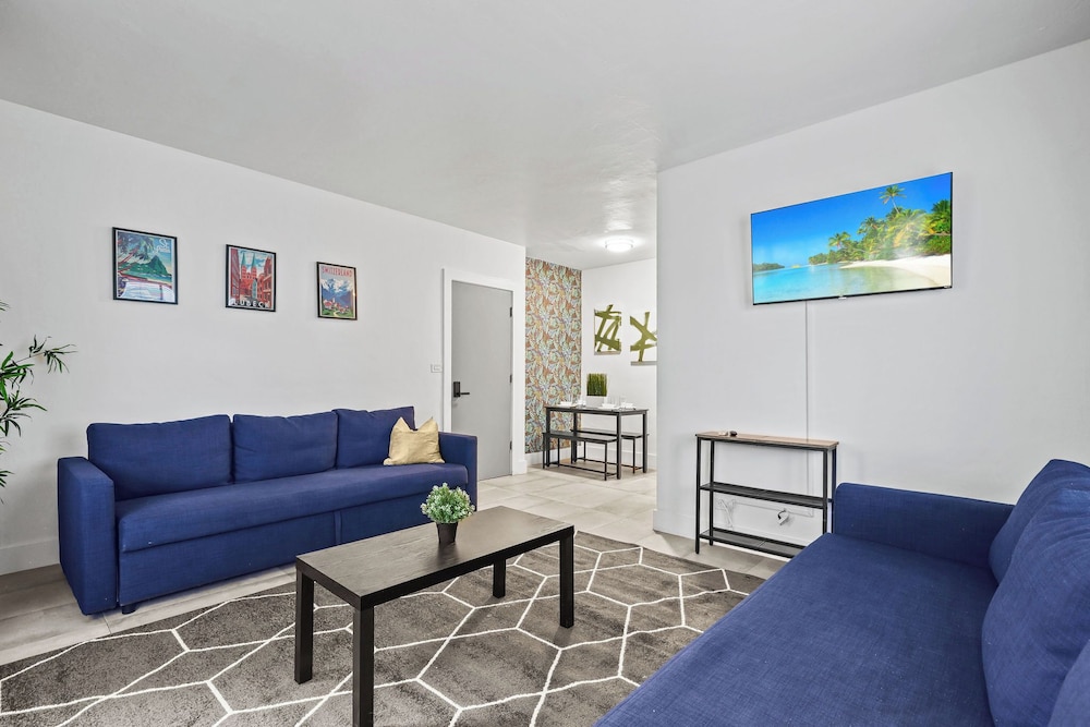 Harding Avenue Apartments by Andes STR