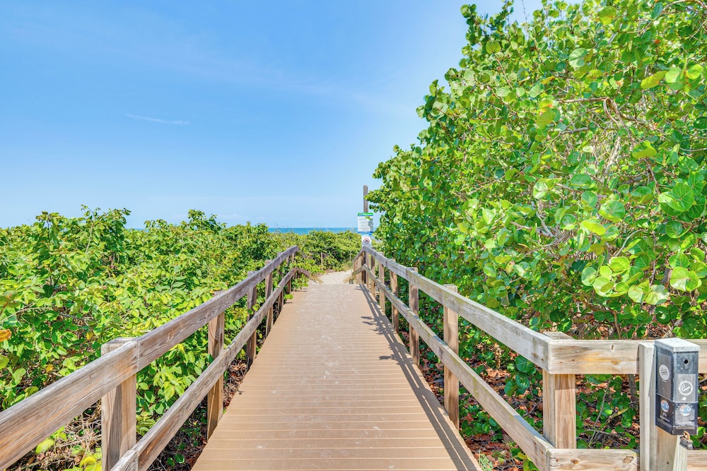 Pool Access: Beachfront Condo in Cape Canaveral!