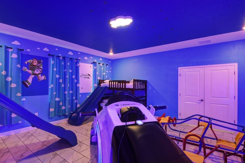 Gorgeous 9bedroom Home Private Pool Game Theater