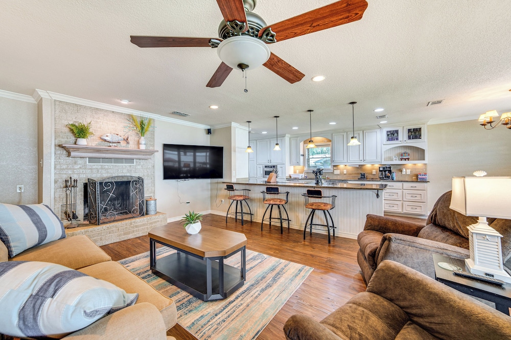 Waterfront Retreat w/ Dock on Cedar Creek Lake!