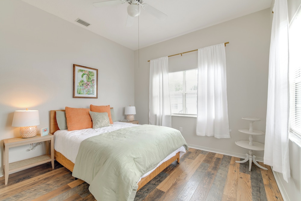 Explore Dtwn Crystal River: Walkable Duplex Unit