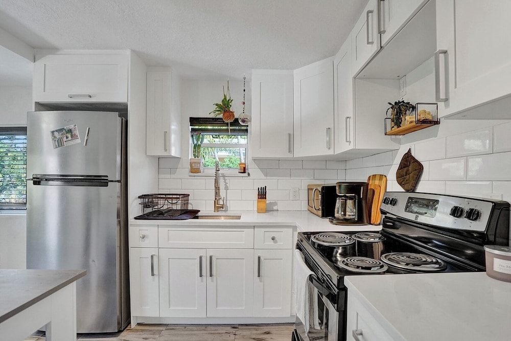 Zen 2br, 7 Min From Beach & Airport, Save Now!