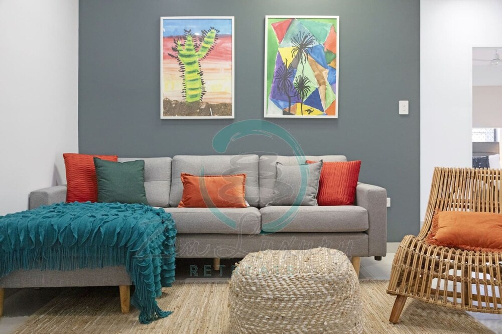 Zenhouse Vista Elegant 5-br Coastal Haven