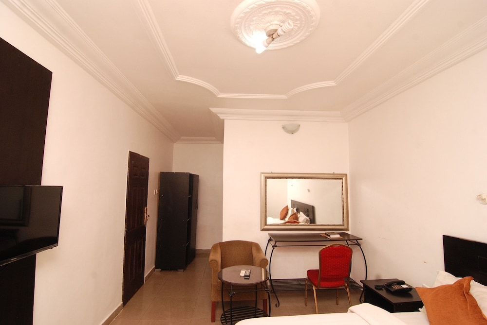 Silverland Hotel and Suites