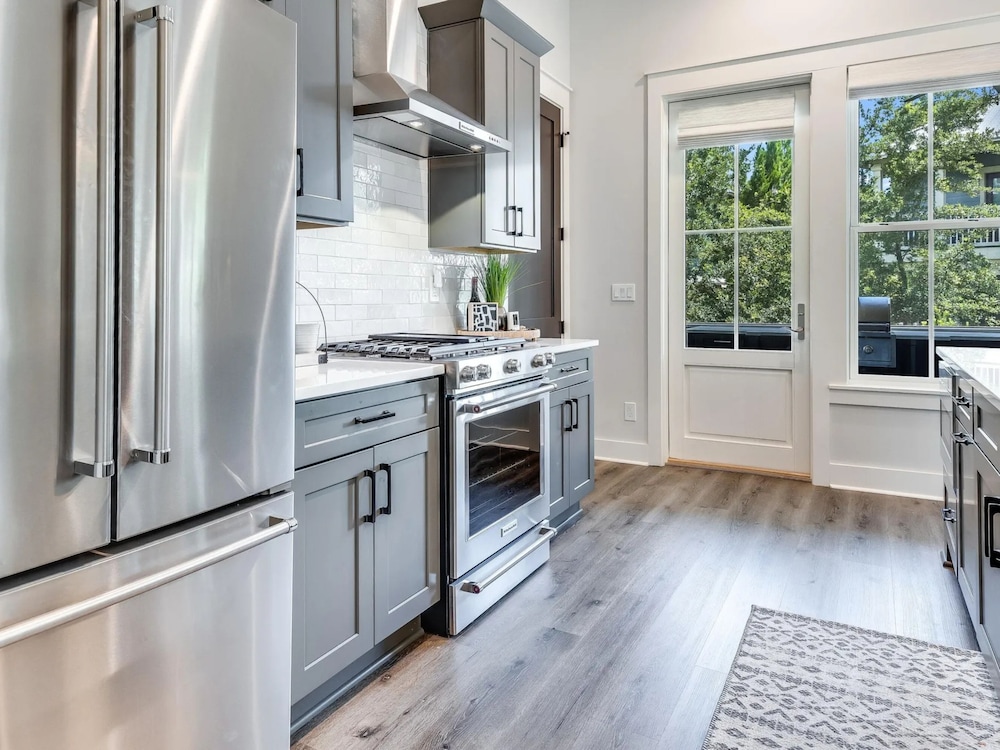Honeybee by Southern Vacation Rentals