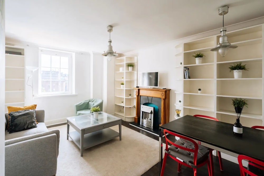 Homely 1 Bedroom Apartment in Dublin City Centre With River View