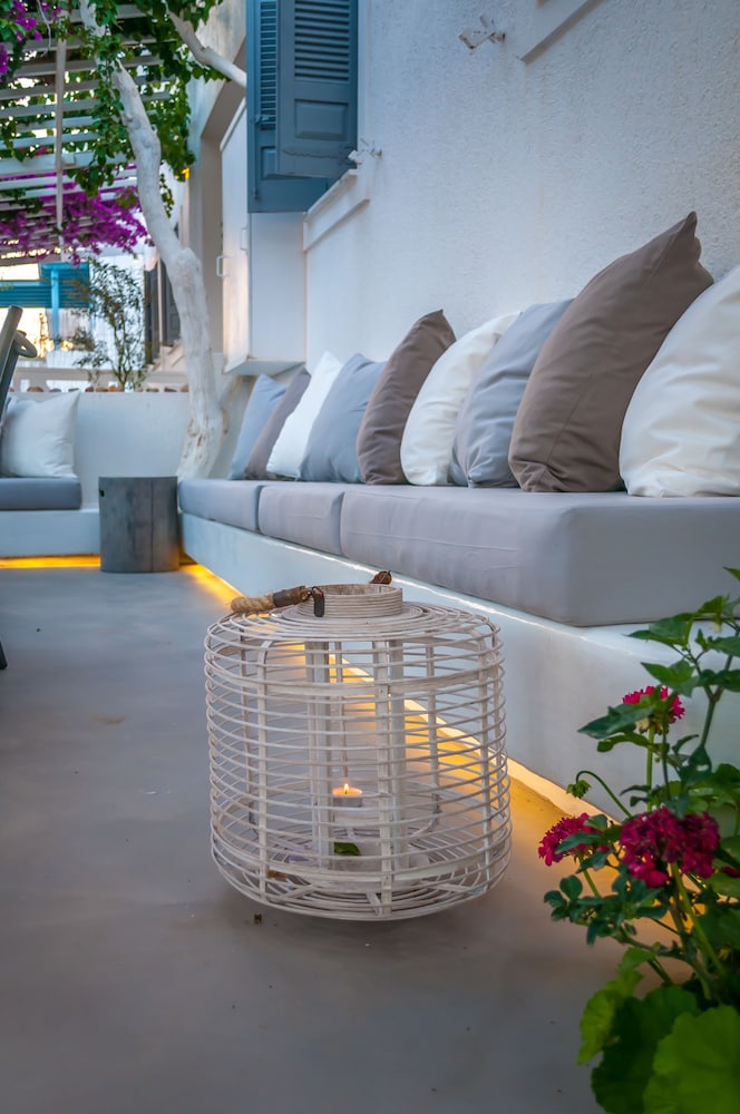 Milos Bay Suites