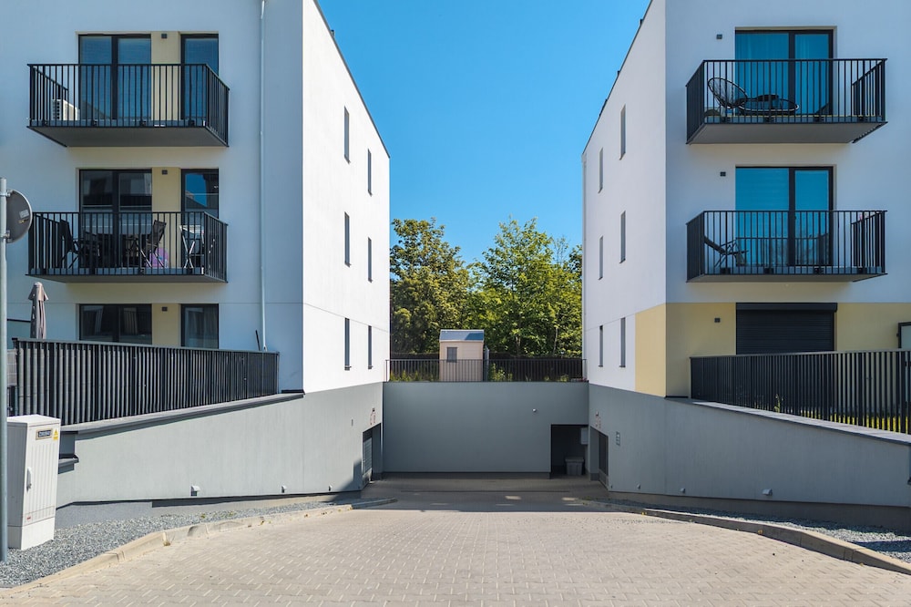 Sunny Seaside Apartment by Renters view 4