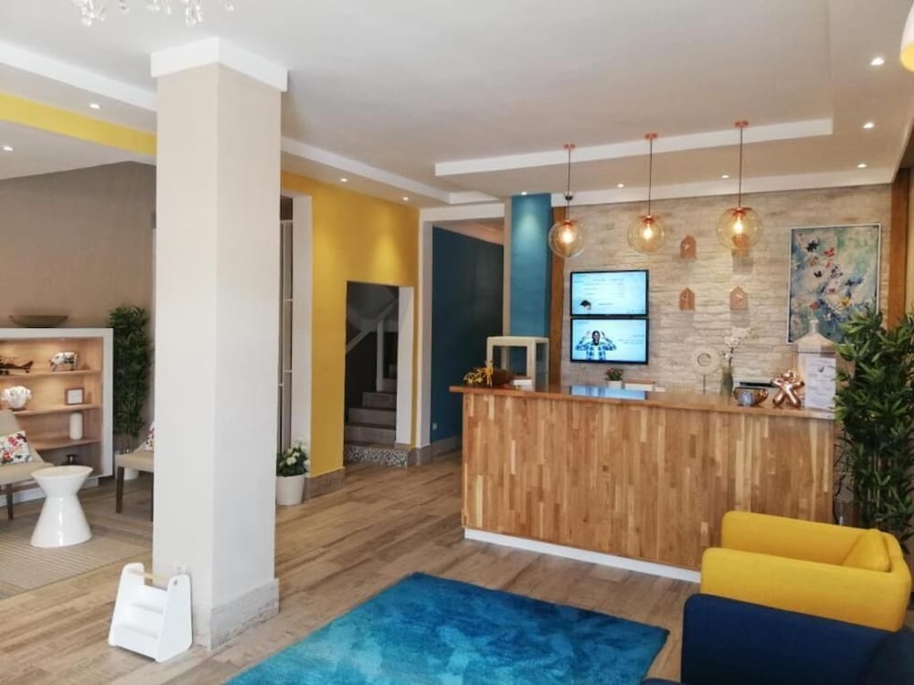 Reception & Lobby