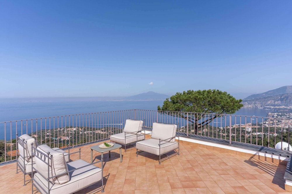 Giulia 1 Villa Apartment Shared Pool Sea Views
