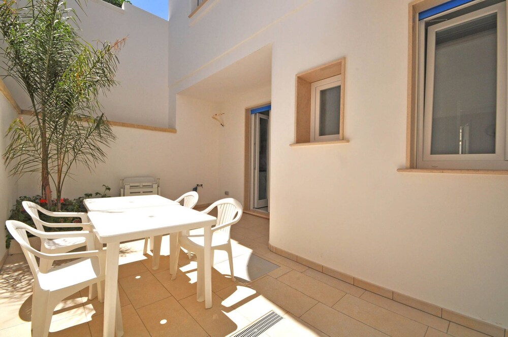 Villa Sacher Sleeps 12 Just 100 Metres From the sea