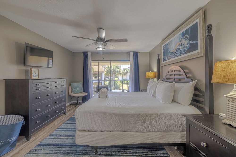 2BR Condo in Edgewater Resort With Golf, Tennis, Pools & Free Tram Service!