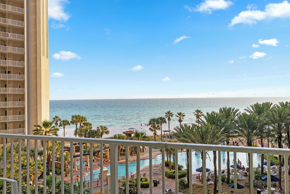 Relax at Panama City Beach Balcony, Parking, Walk to Dining