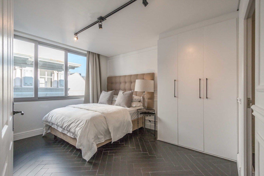 Greenmarket 701 - Adults Only view 3