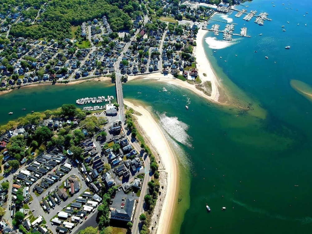 The Glen Cove Hotel & Restaurant