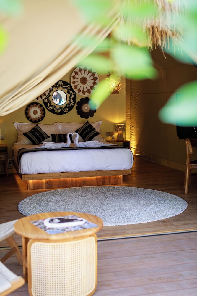 Barefoot Glamping