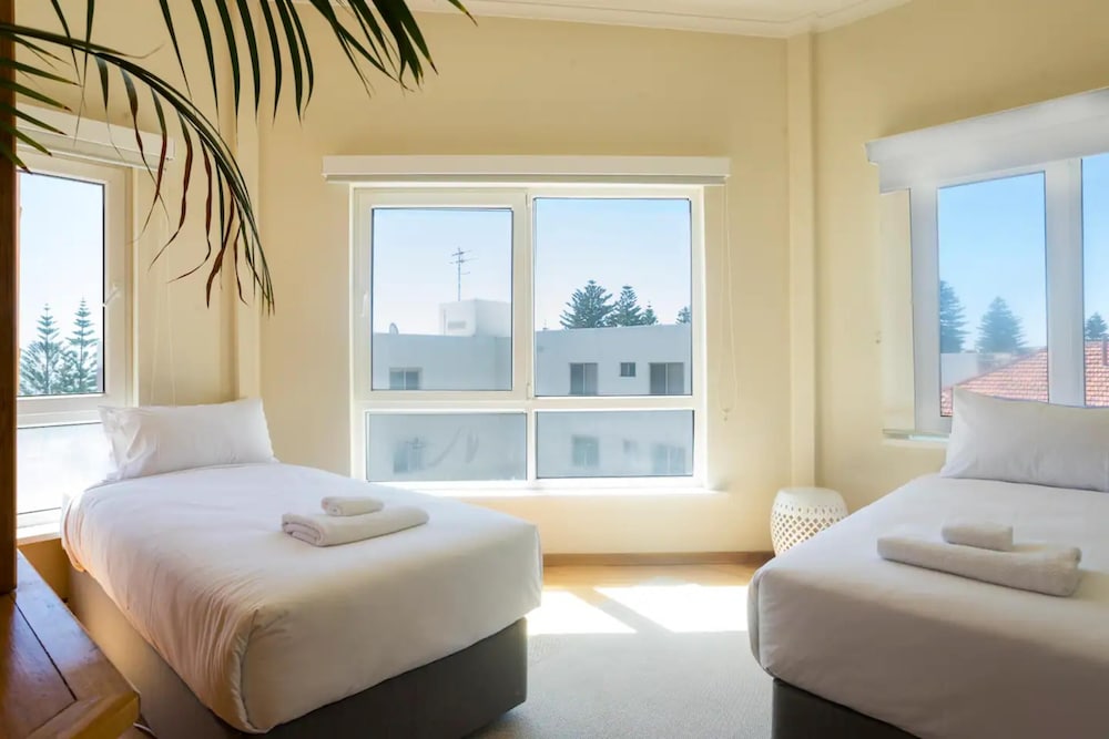 Beautiful 3BR Beachside Apt in Cottesloe!