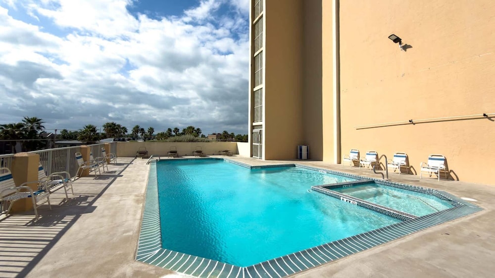 Penthouse Beachfront Views Renovated 4 Bedroom Condo