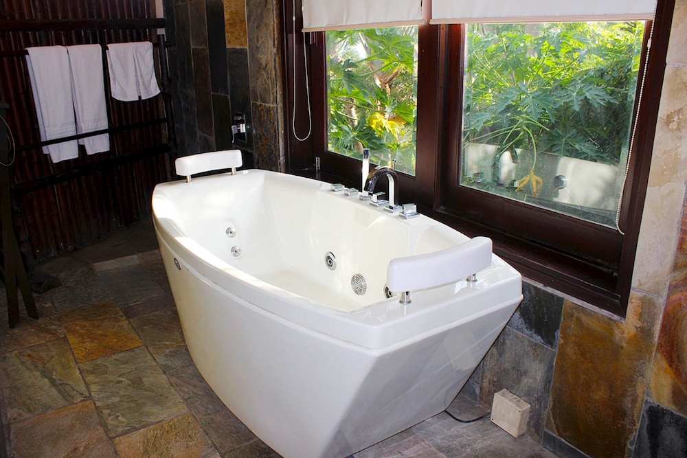 Poshanu Resort