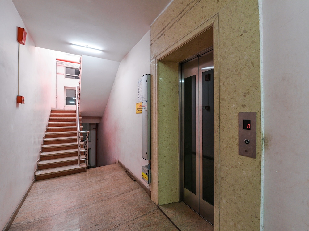 OYO 18612 Sree Sai Surya Service Apartment