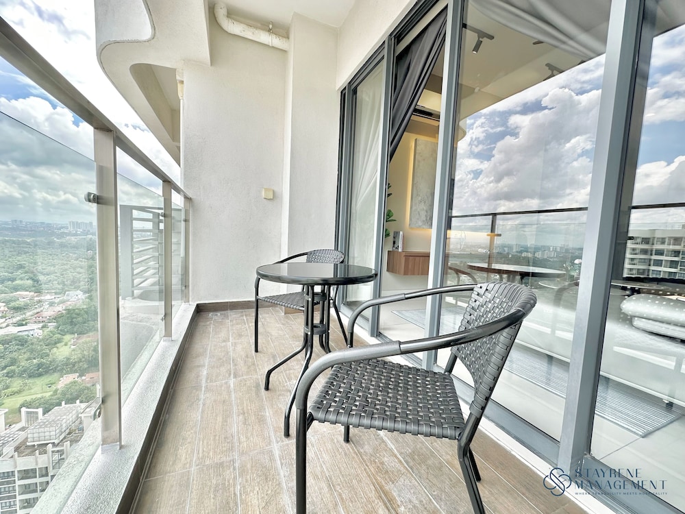 Country Garden Danga Bay Sea View Homestay by Stayrene