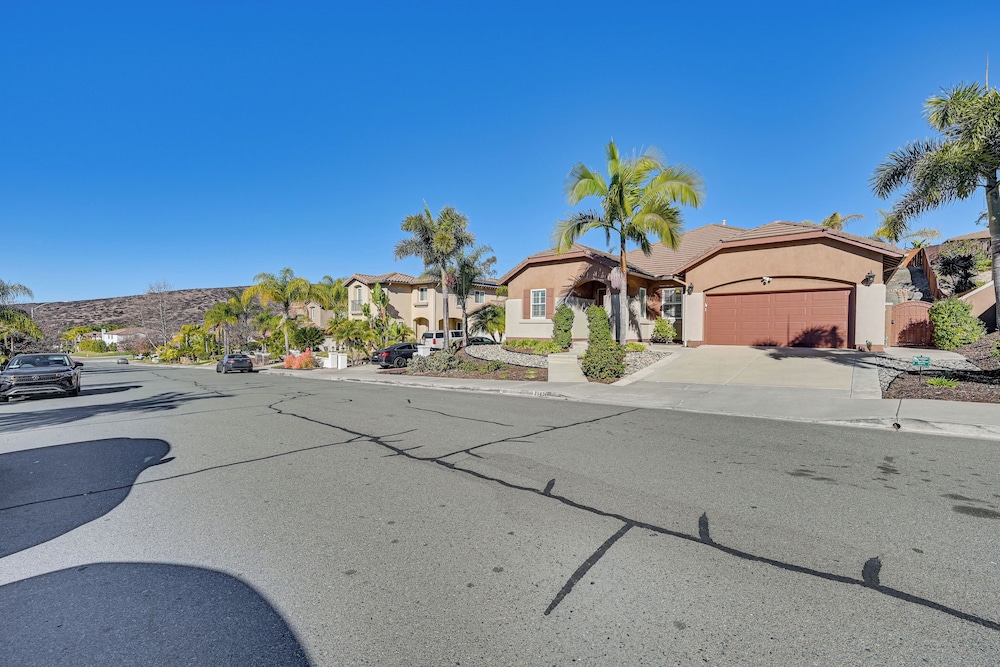 Private & Spacious Deluxe Rolling Hills Ranch Gem