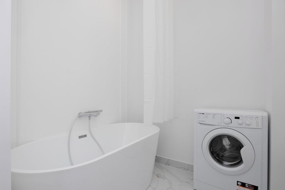 Warsaw Jaktorowska Apartment by Renters
