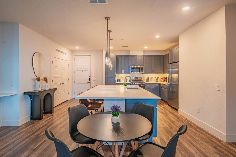 ROVE LIVING/KB - Scottsdale Grand