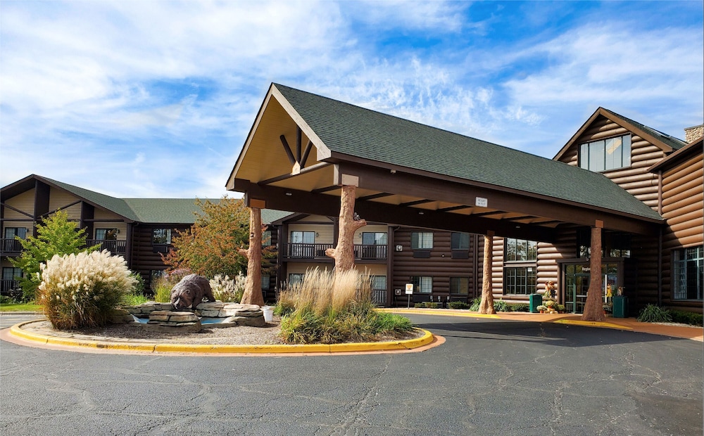 Hotel Luxury Cabin At Grand Bear Near Starved Rock In Utica!