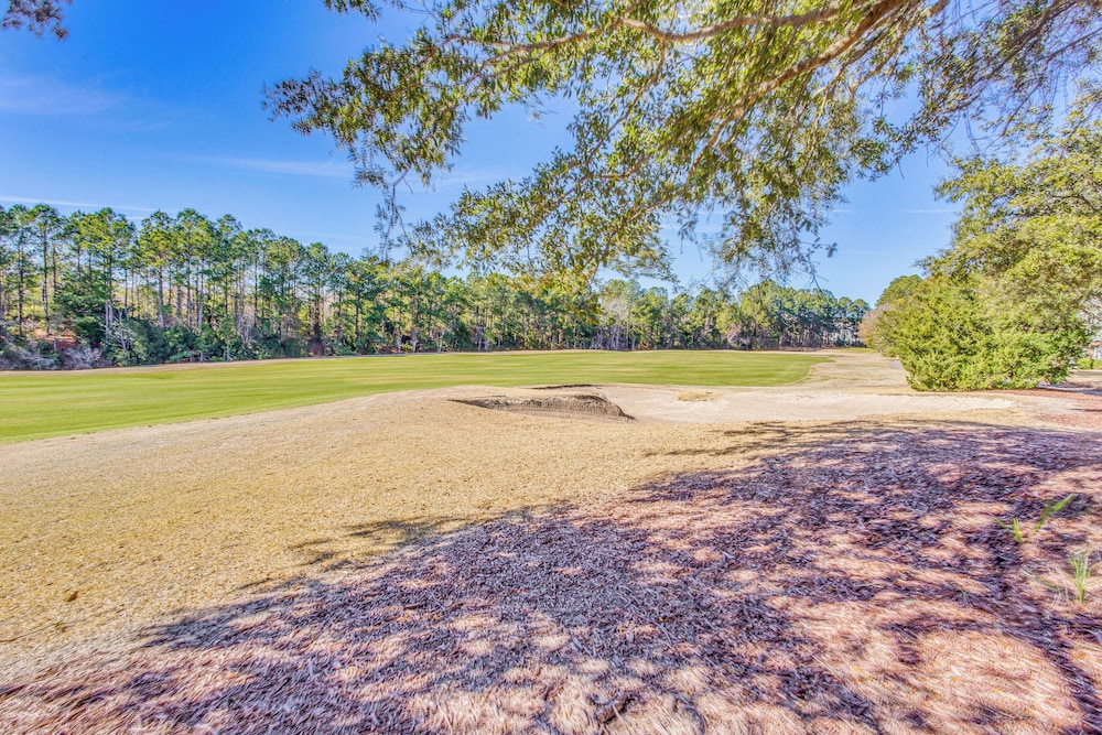 Beach Shuttle & Pool: North Myrtle Beach Condo!