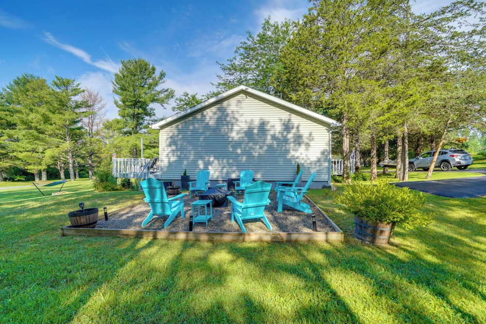 Fire Pit, Deck & Water Views: Athens Home!