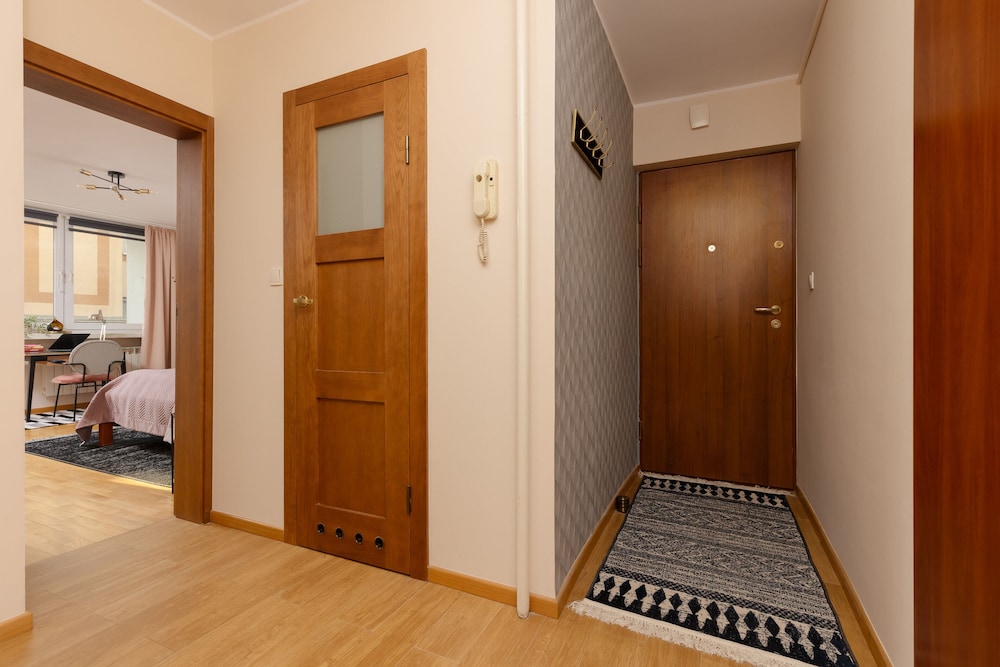 Saska Kępa Apartment by Renters view 4
