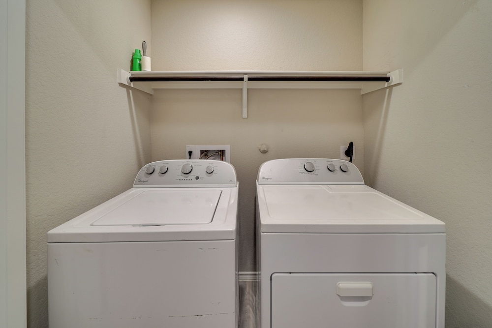 Easy Access to Dtwn San Antonio: Suburban Home
