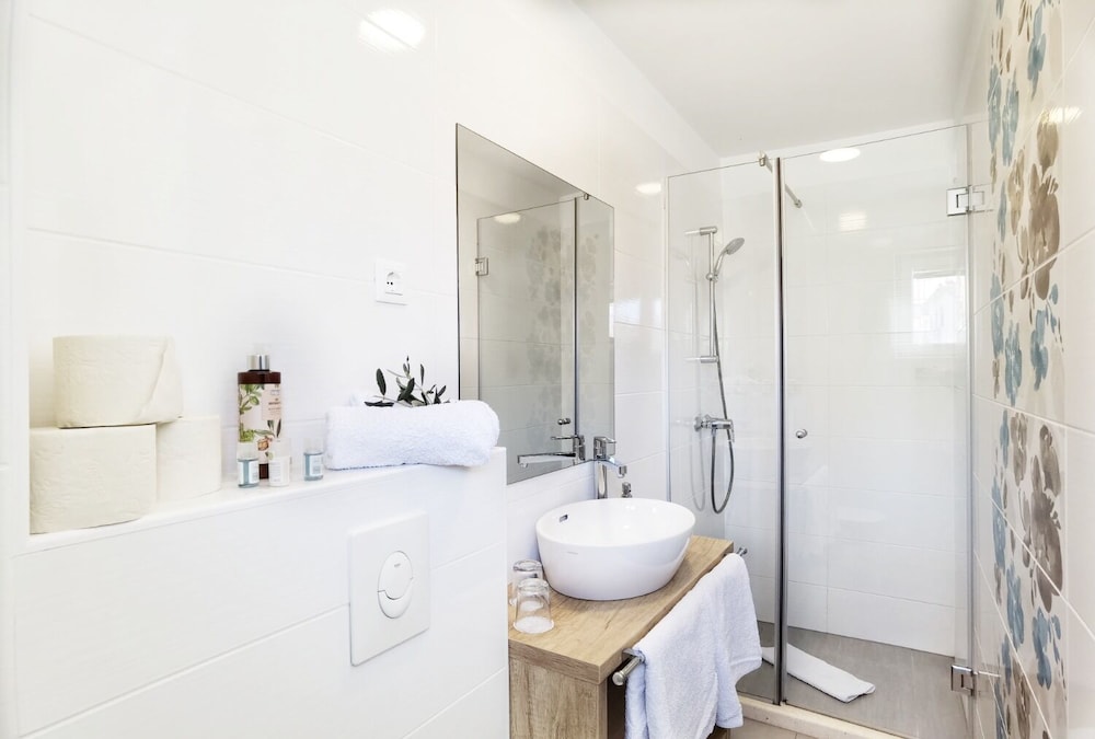 Boutique Rooms - With Pool - 1 - R101