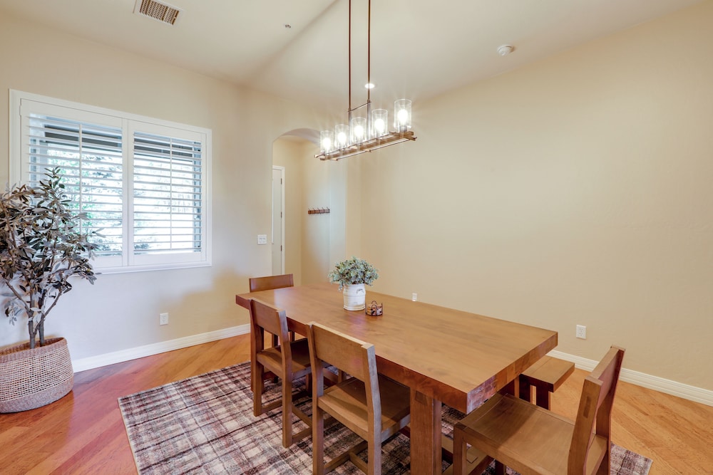 Tasteful Flagstaff Townhome w/ 2 Furnished Decks
