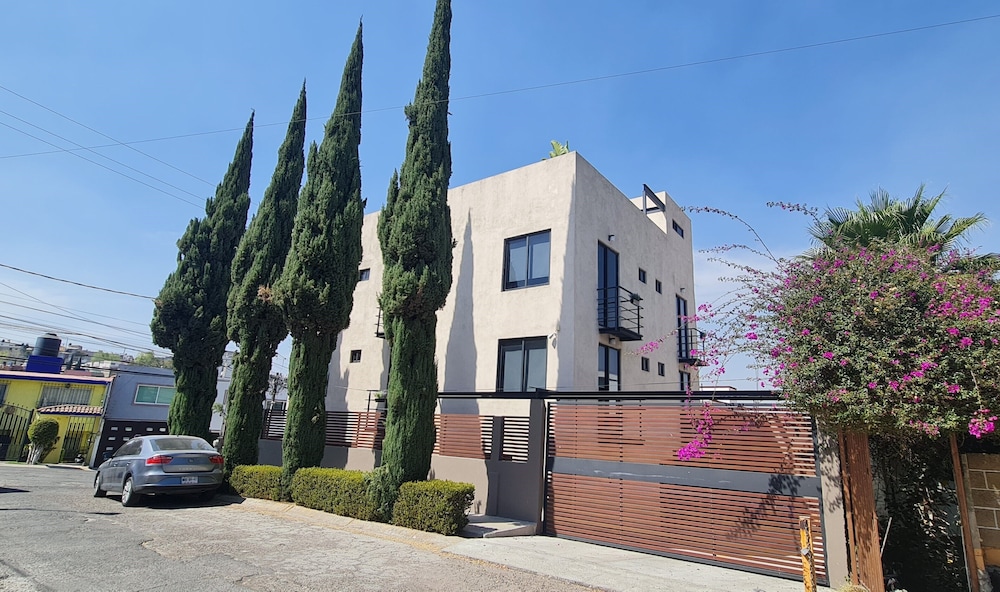 R02 Habitación Equipada STV WIFI Parking view 2